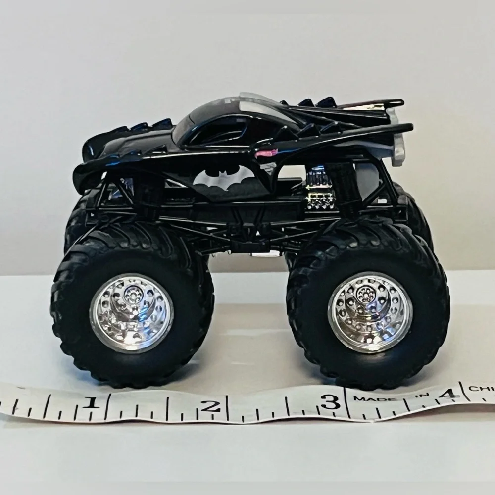 BATMAN & JOKER Monster Truck Lot (3)